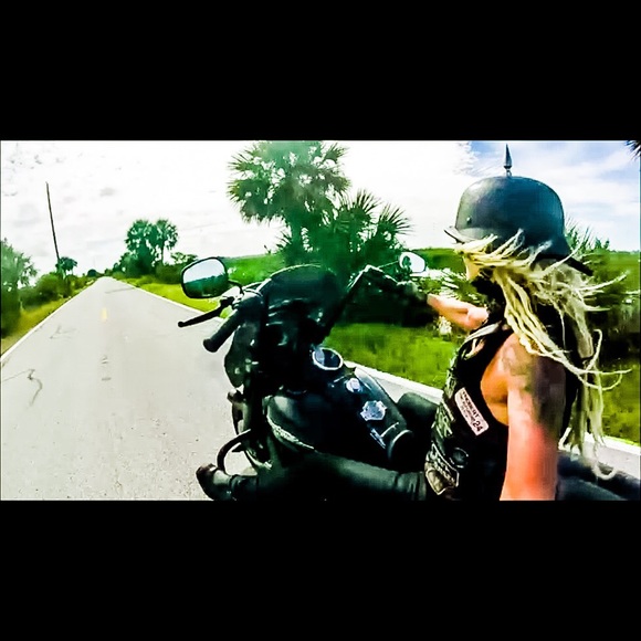 Meet your Posher, Lisa - Picture 2 of 8